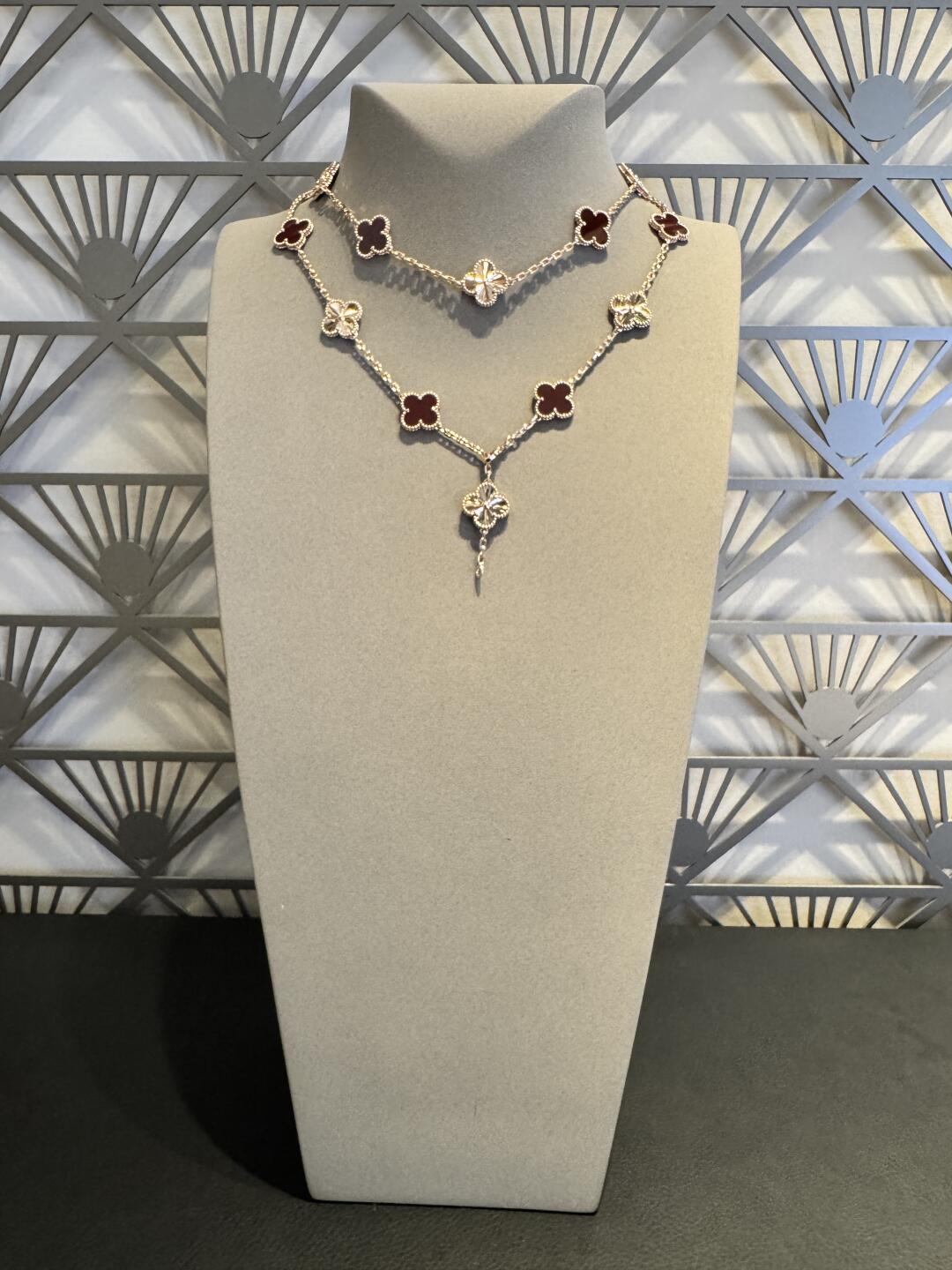 [Love Aura]CLOVER 20 MOTIFS LASER CARNELIAN NECKLACE