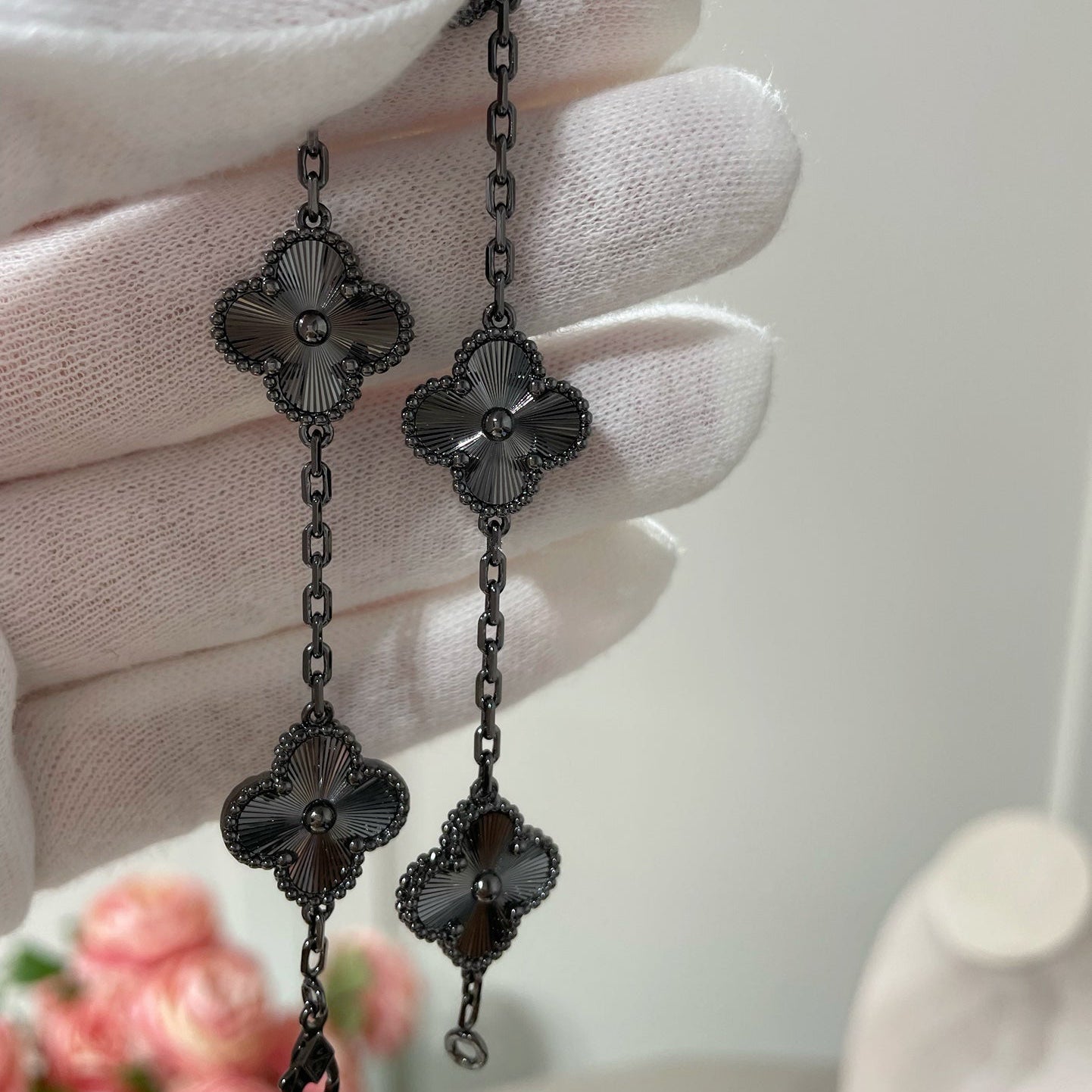 [Love Aura]CLOVER 5 MOTIF BLACK BRACELET