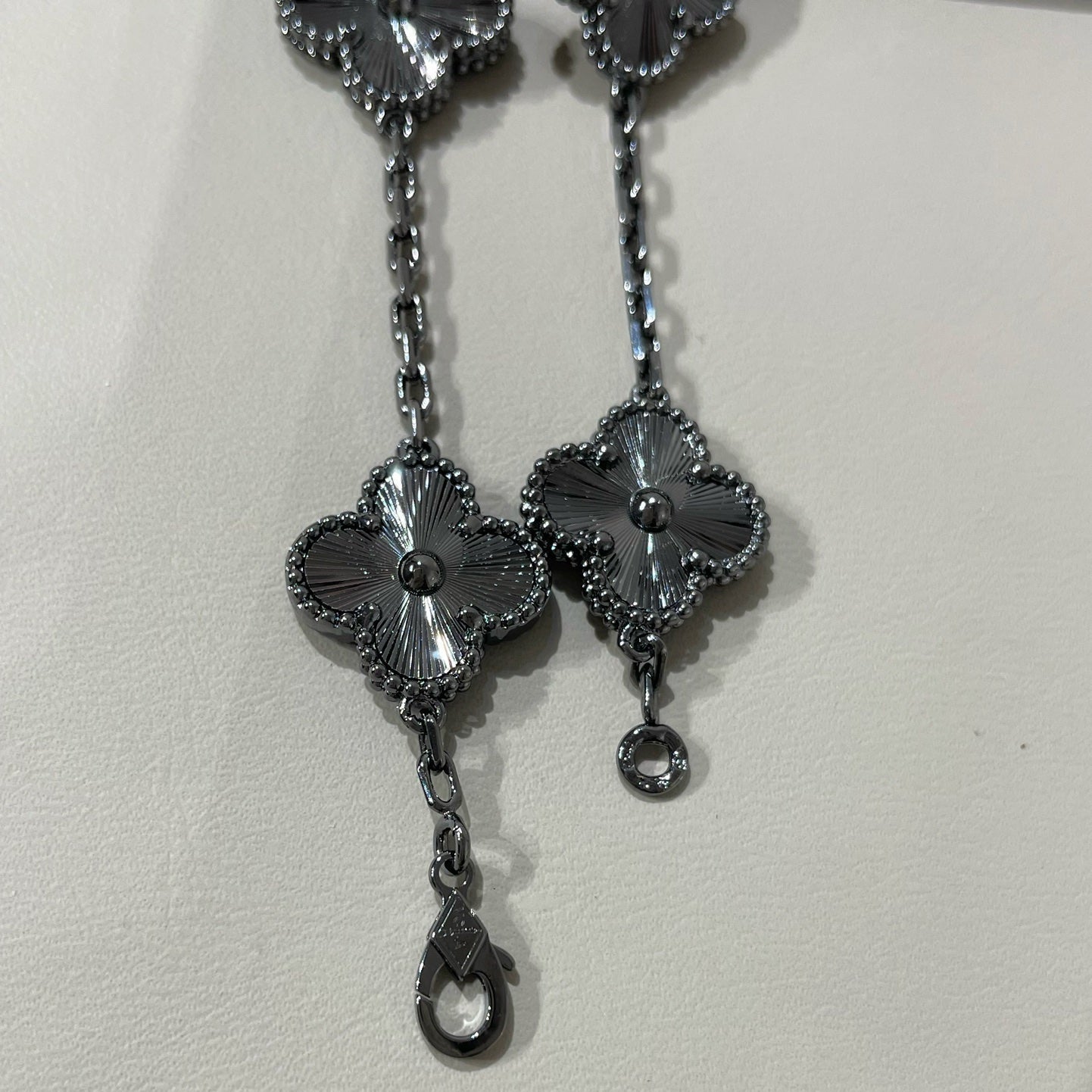 [Love Aura]CLOVER 5 MOTIF BLACK BRACELET