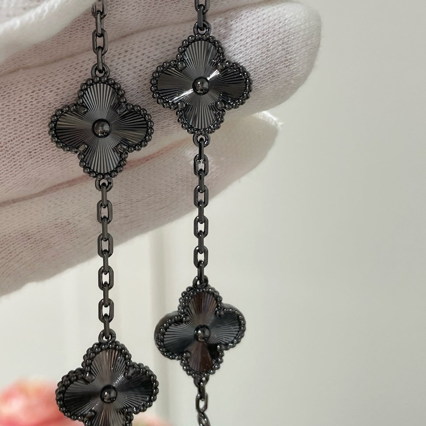 [Love Aura]CLOVER 5 MOTIF BLACK BRACELET