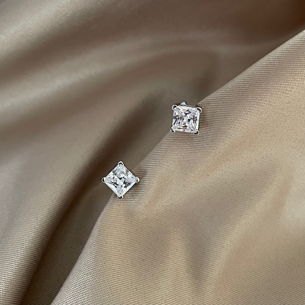 [Love Aura]Delicate Square Shape Earrings