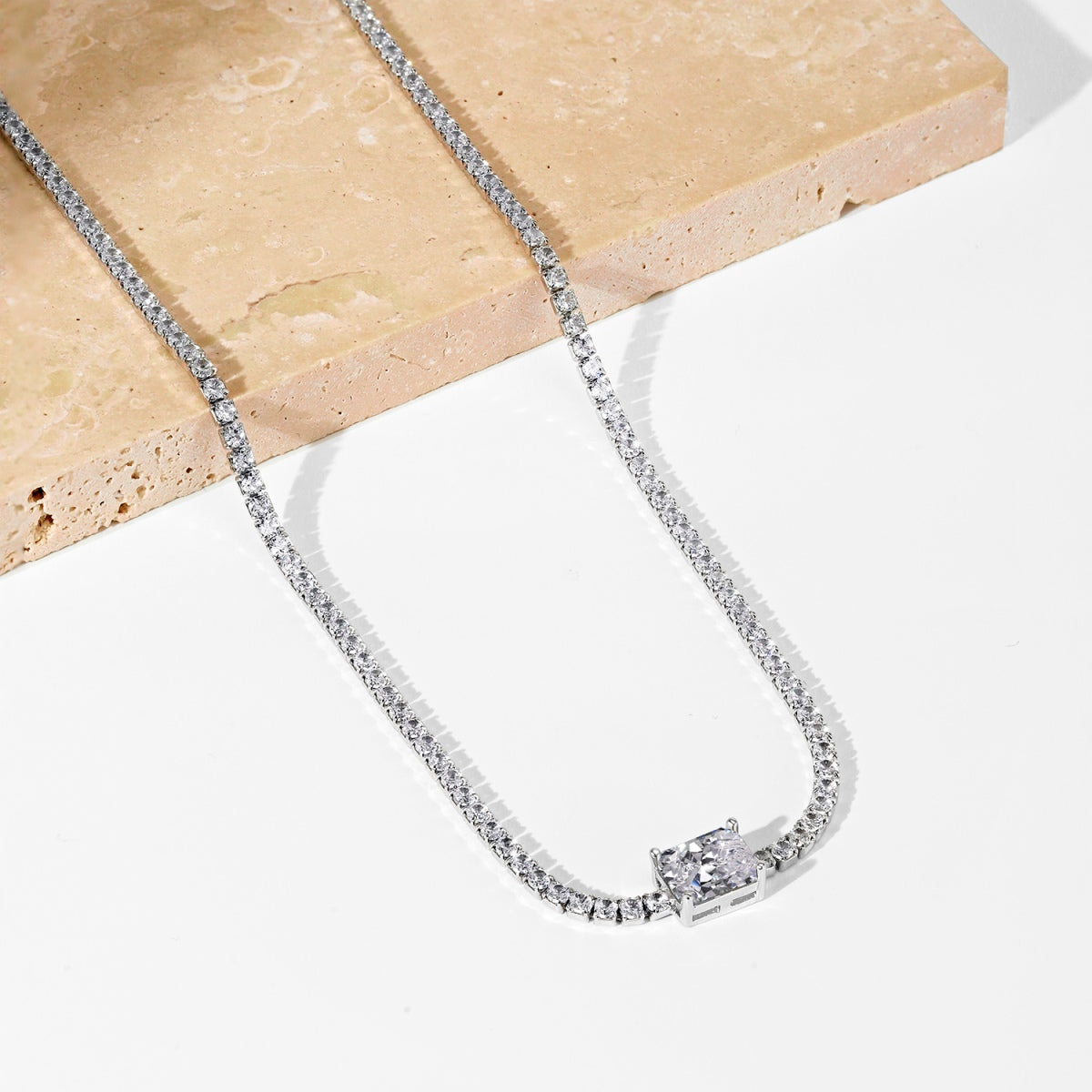 [Love Aura]2.0 carat Ornate Emerald Cut Necklace