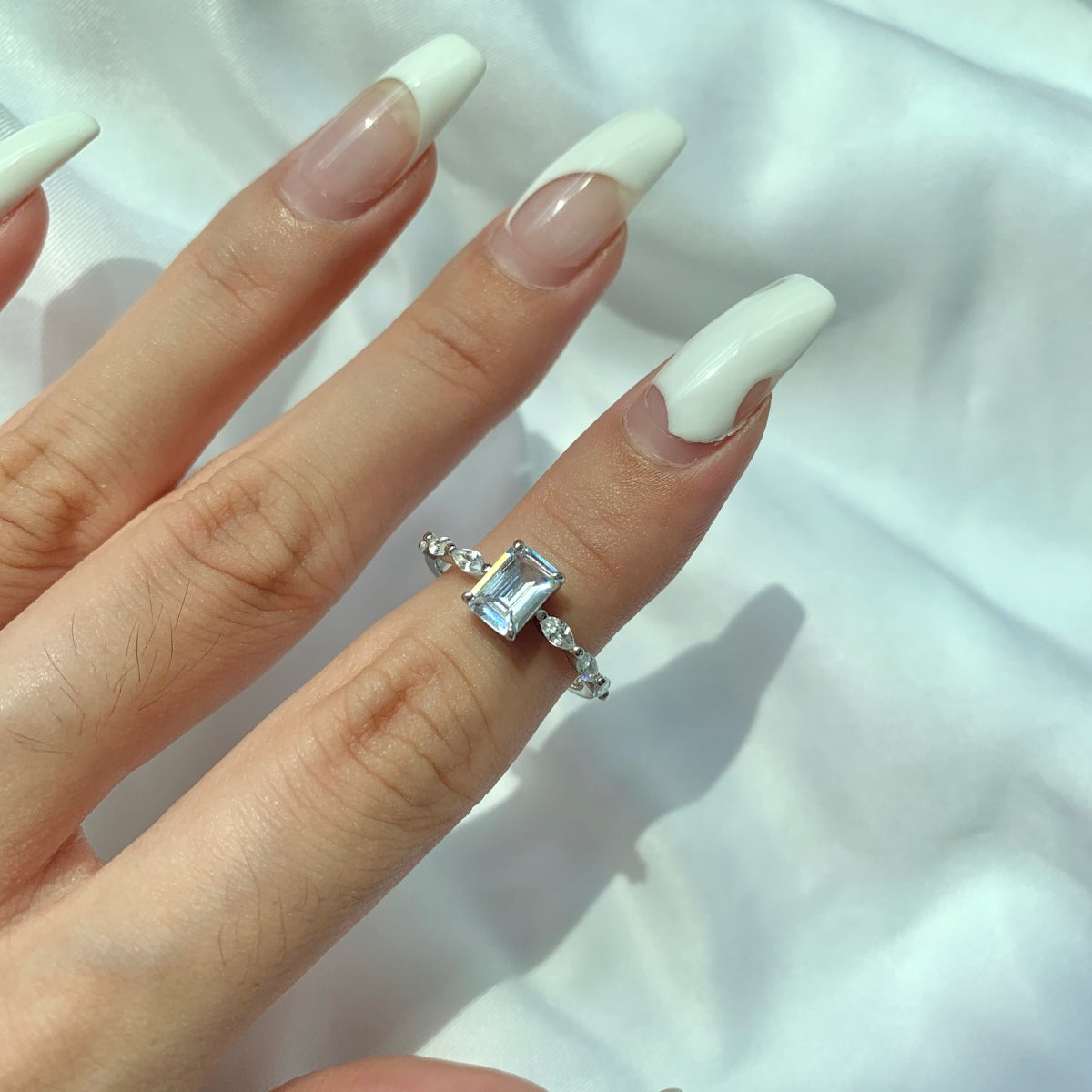 [Love Aura]1.0 Carat Dainty Resplendent Radiant Cut Daily Ring