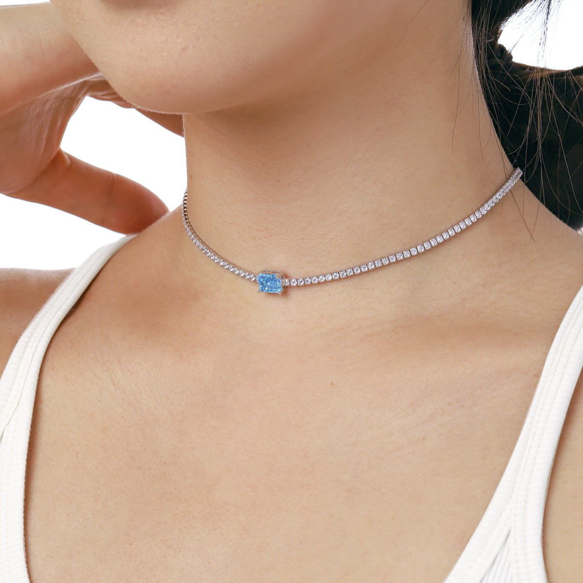 [Love Aura]2.0 carat Ornate Emerald Cut Necklace