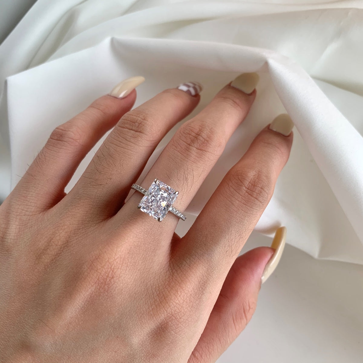 [Love Aura]4.0 Carat Luxurious Engagement Ring