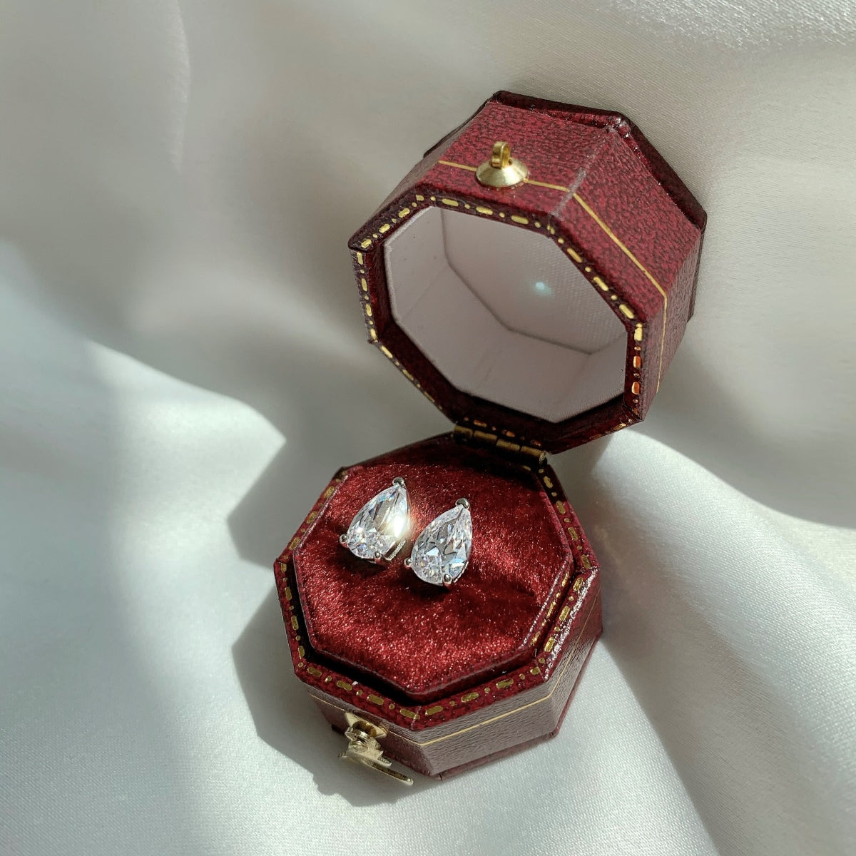 [Love Aura]Ornate Water Drop Shape Earrings