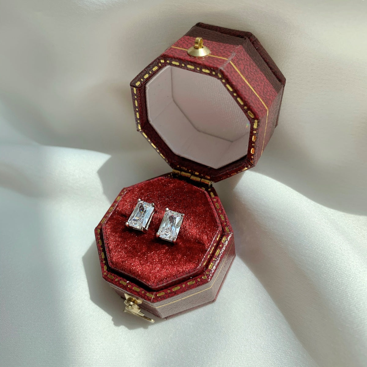 [Love Aura]Stylish Shiny Rectangular Center Stone Stud Earrings