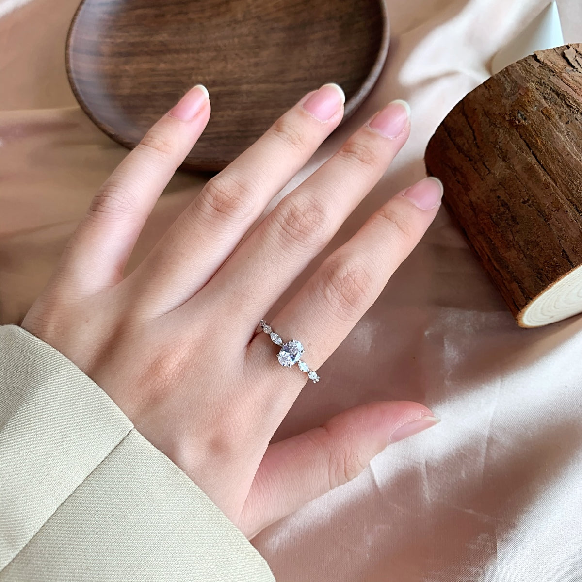 [Love Aura]0.75 Carat Luxurious Vibrant Elongated Cushion Cut Daily Ring