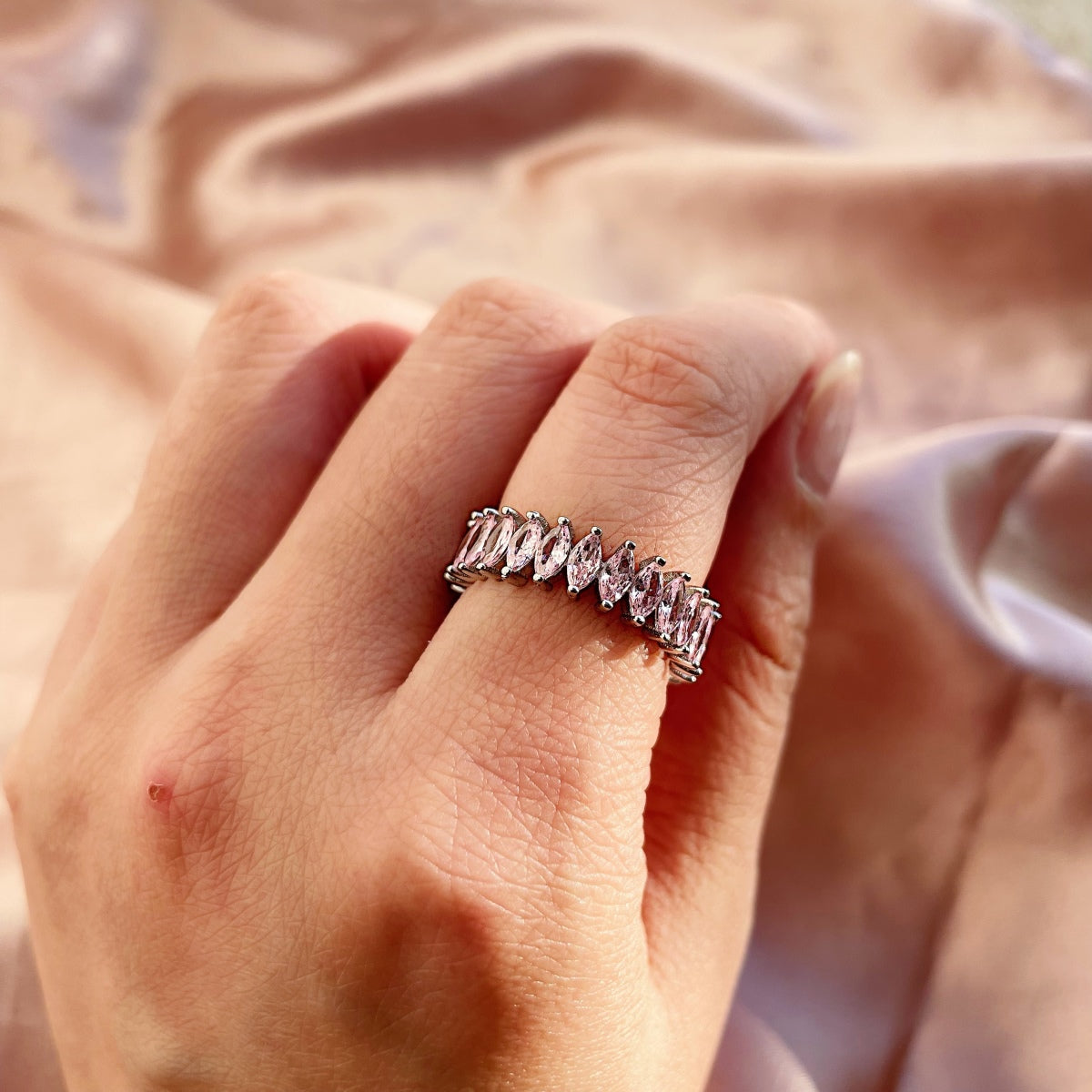 [Love Aura]Gorgeous Marquise Cut Tennis Ring