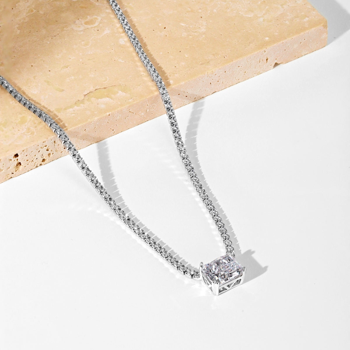 [Love Aura]4.0 Carat Elegant Radiant Cut Necklace