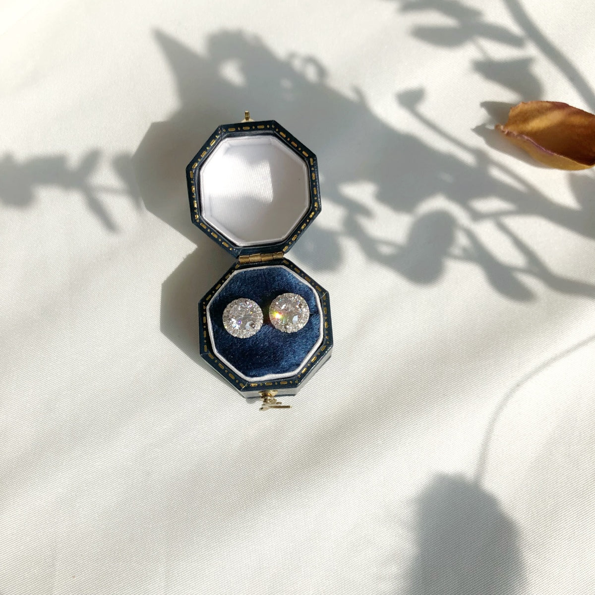 [Love Aura]Classic Princess Round Shape Earrings