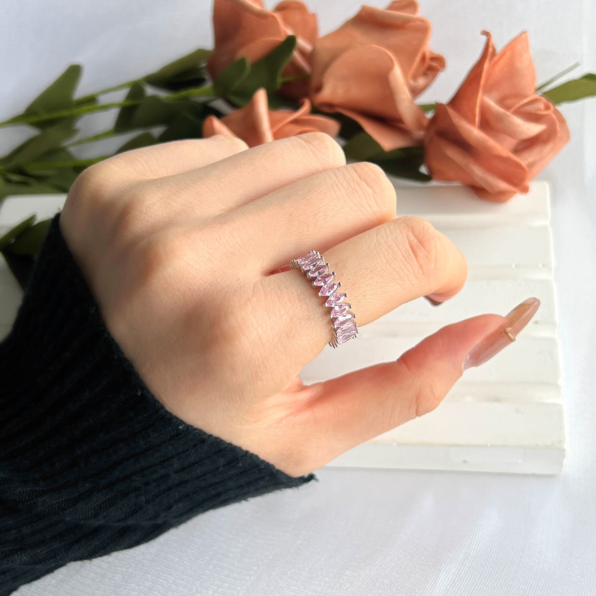[Love Aura]Gorgeous Marquise Cut Tennis Ring