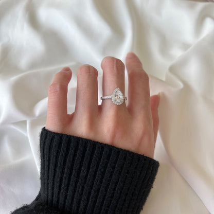 [Love Aura]1.0 Carat Luxurious Resplendent Water Drop Shape Wedding Ring