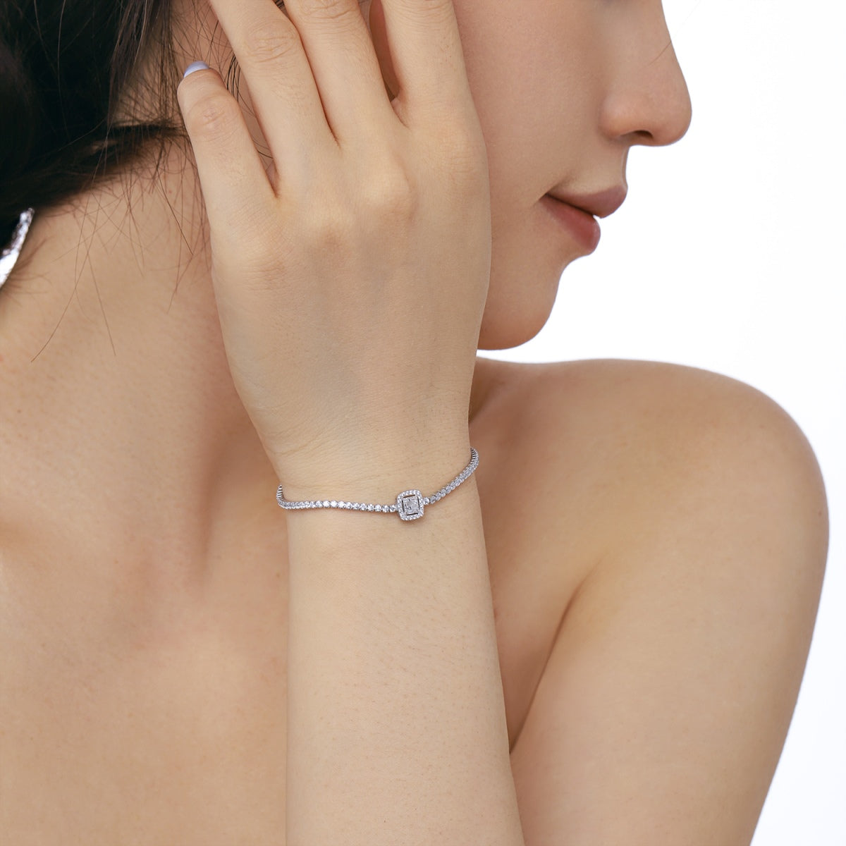 [Love Aura]Luxurious Dazzling Square Shape Banquet Bracelet