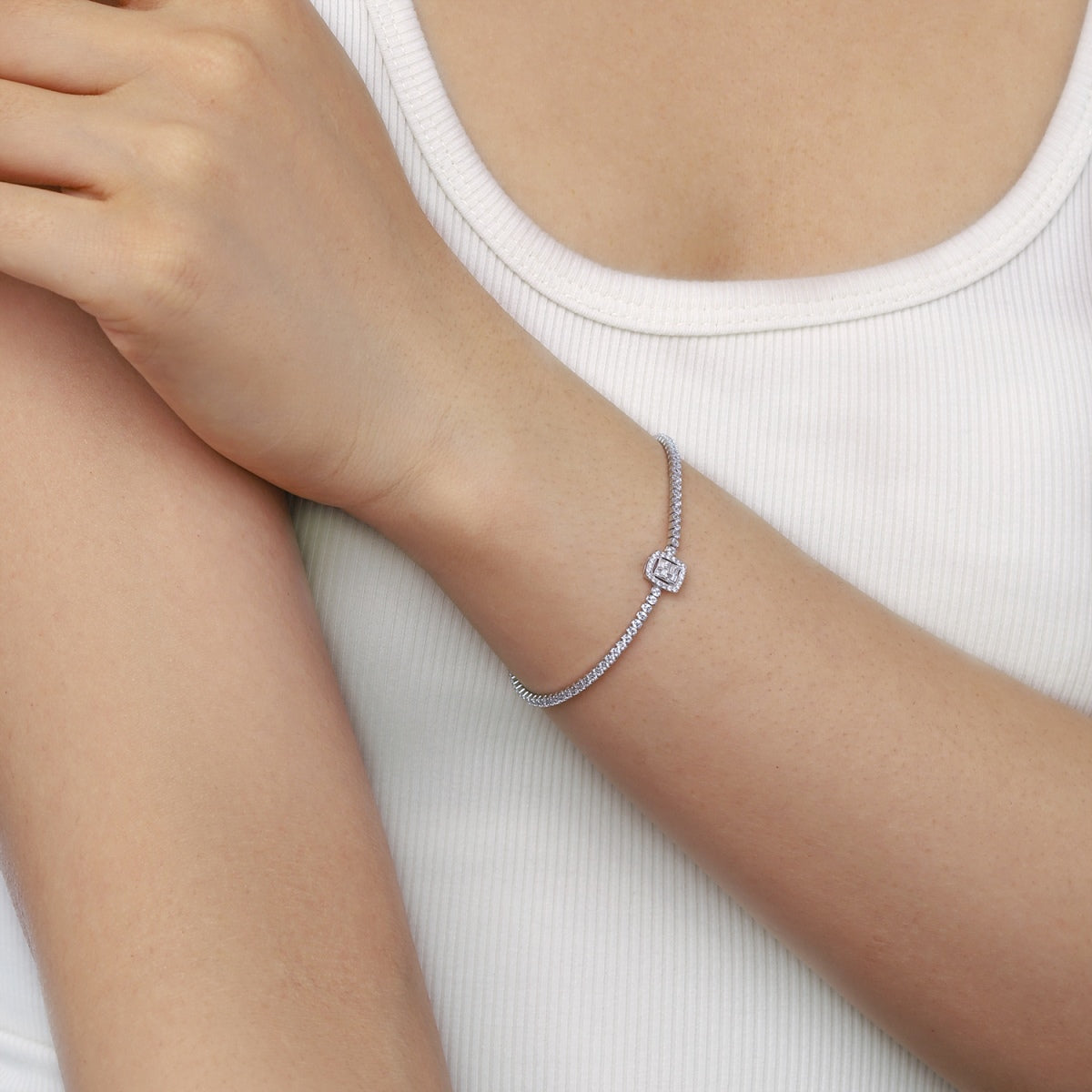 [Love Aura]Luxurious Dazzling Square Shape Banquet Bracelet