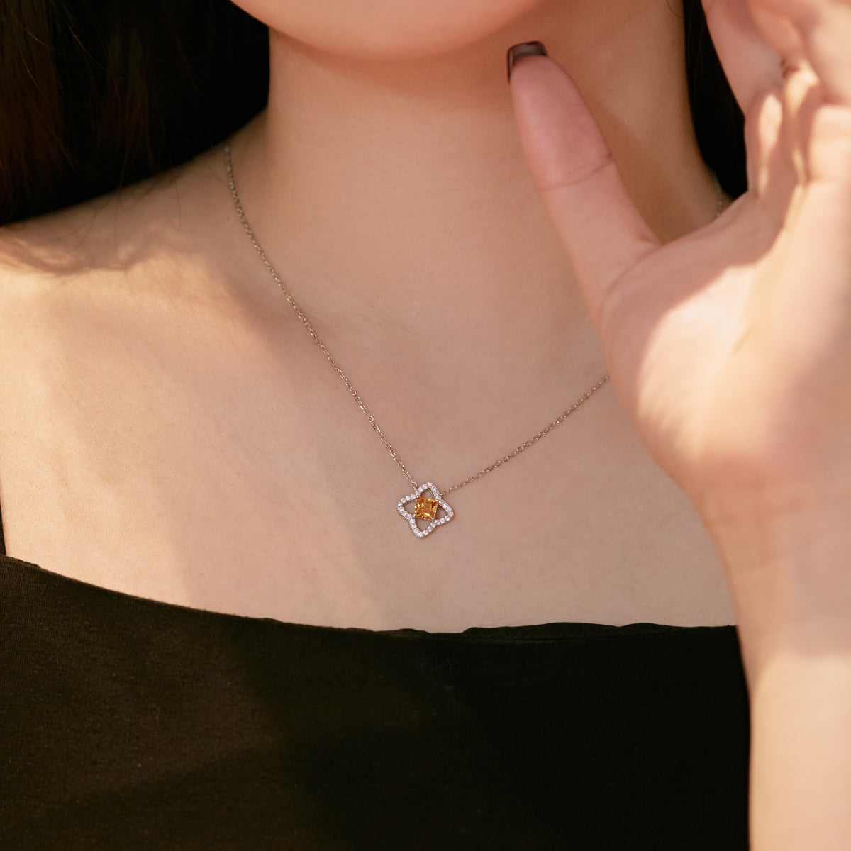 [Love Aura]Exquisite Flower Shape Princess Cut Necklace