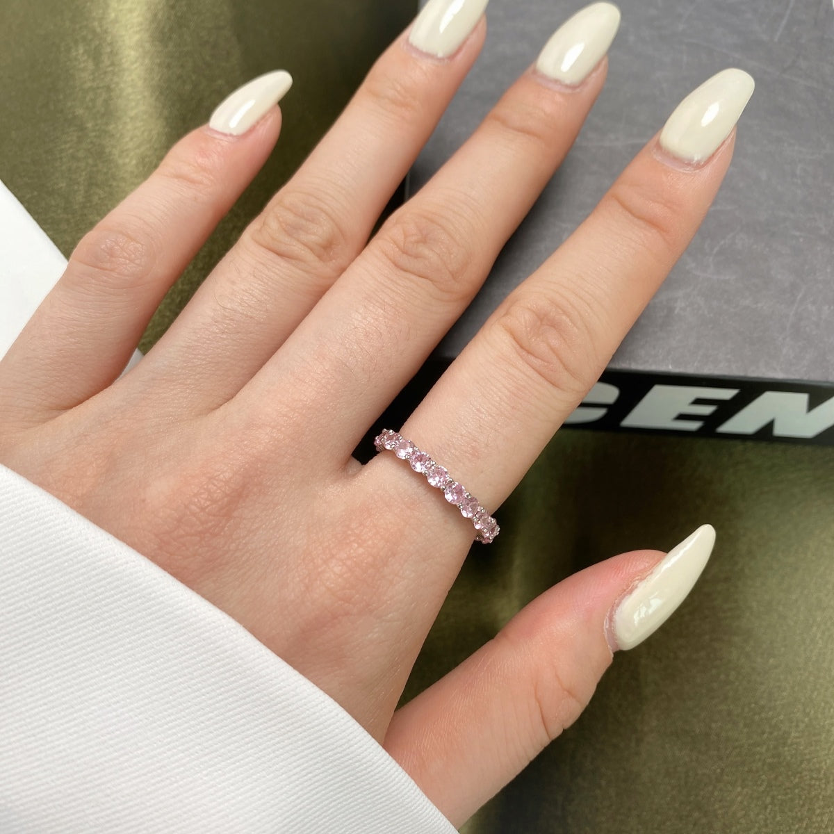 [Love Aura]Sparkling Round Cut Tennis Ring
