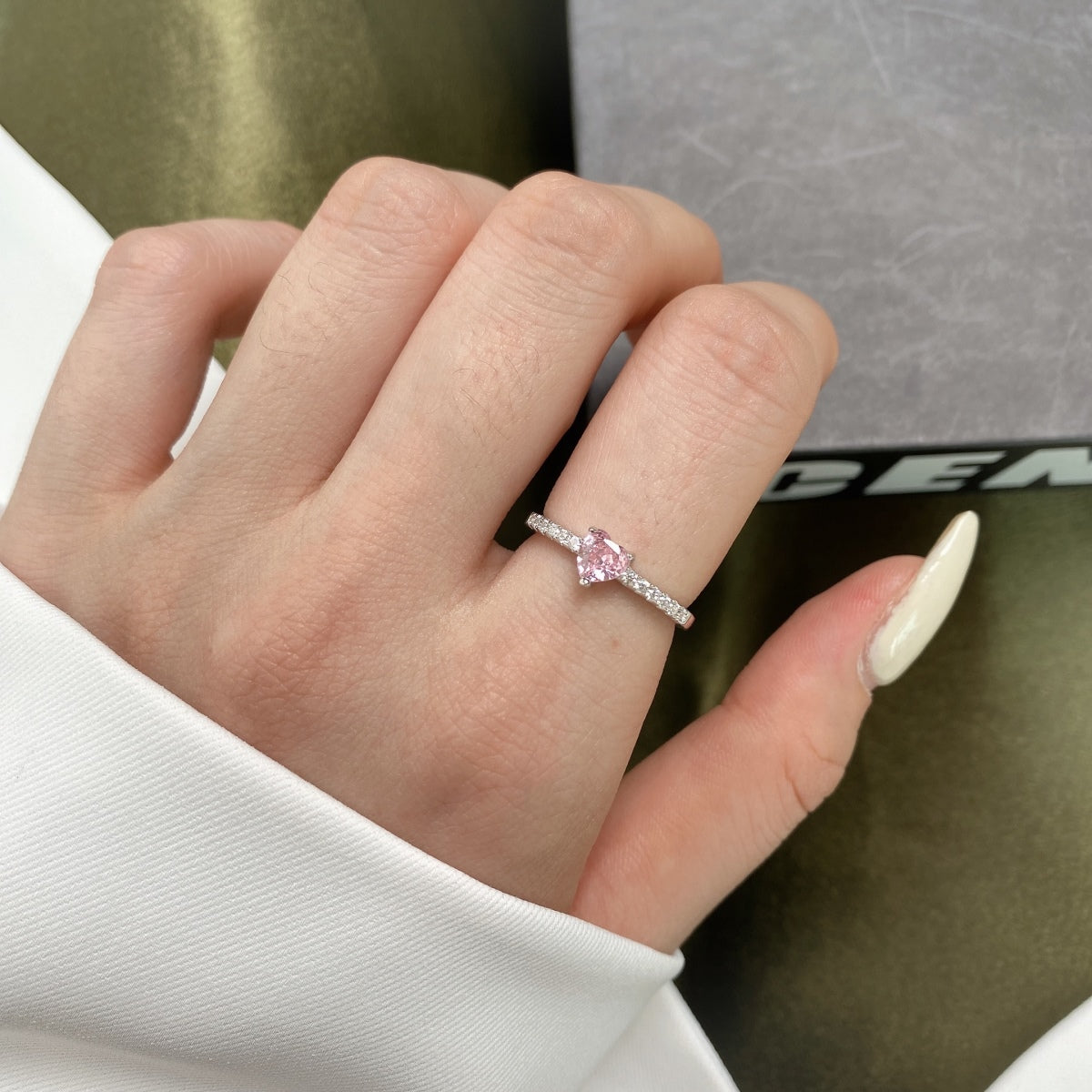 [Love Aura]0.5 Carat CaratEternity Charming Heart Shape Lover Ring