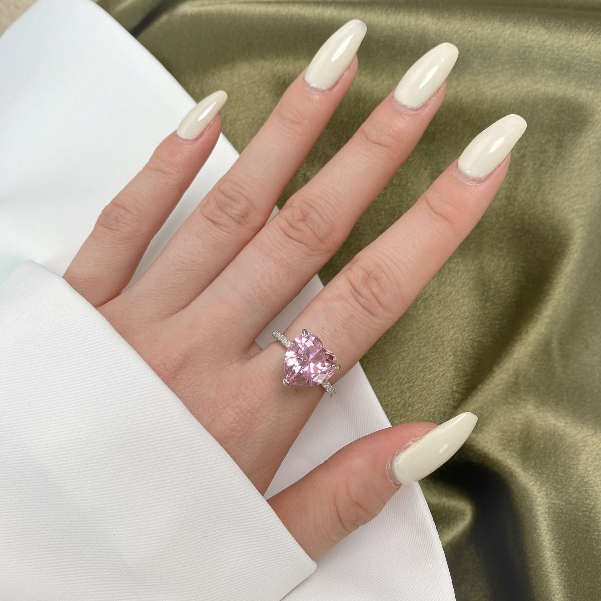[Love Aura]6.0 Carat Luxurious Sparkling Romantic Heart Cut Lover Ring