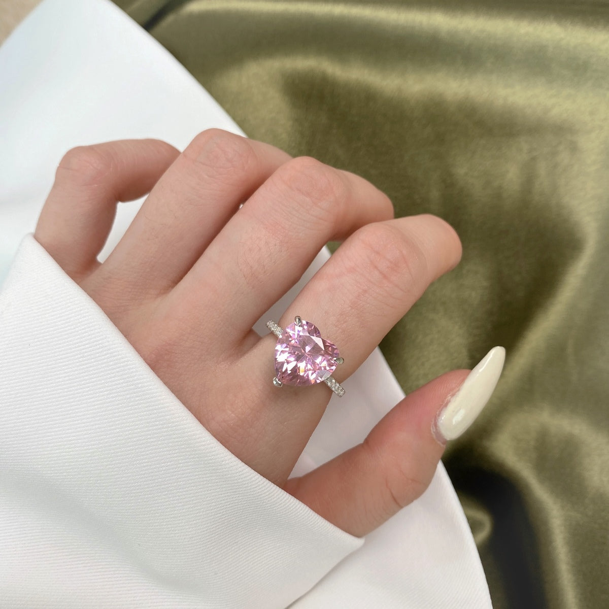 [Love Aura]6.0 Carat Luxurious Sparkling Romantic Heart Cut Lover Ring
