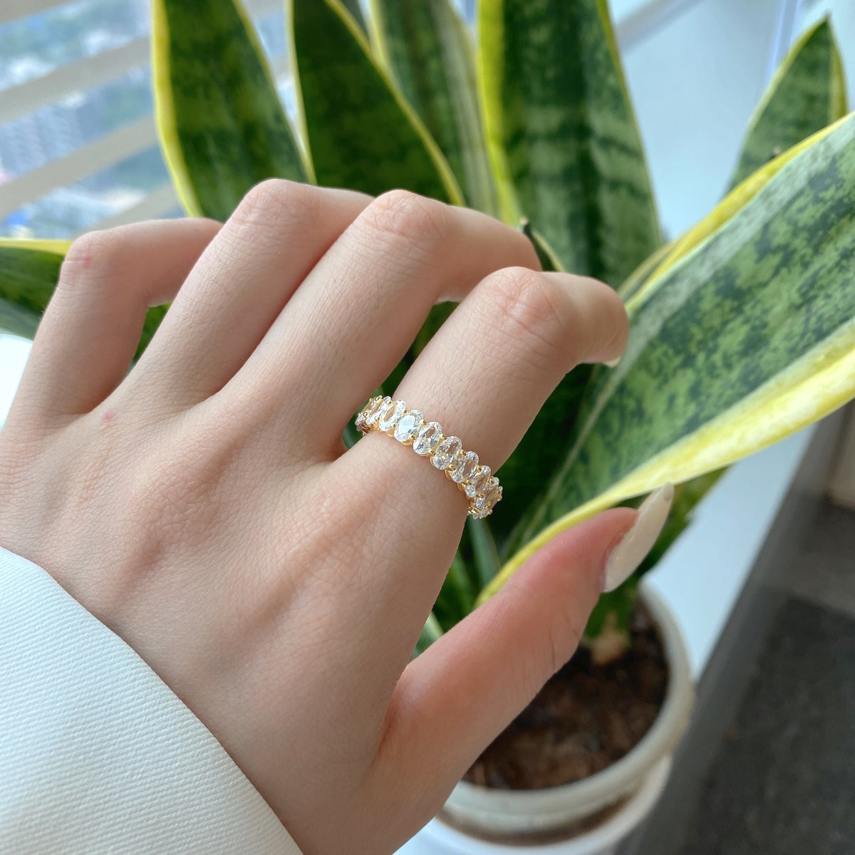 [Love Aura]Ornate Oval Cut Tennis Ring