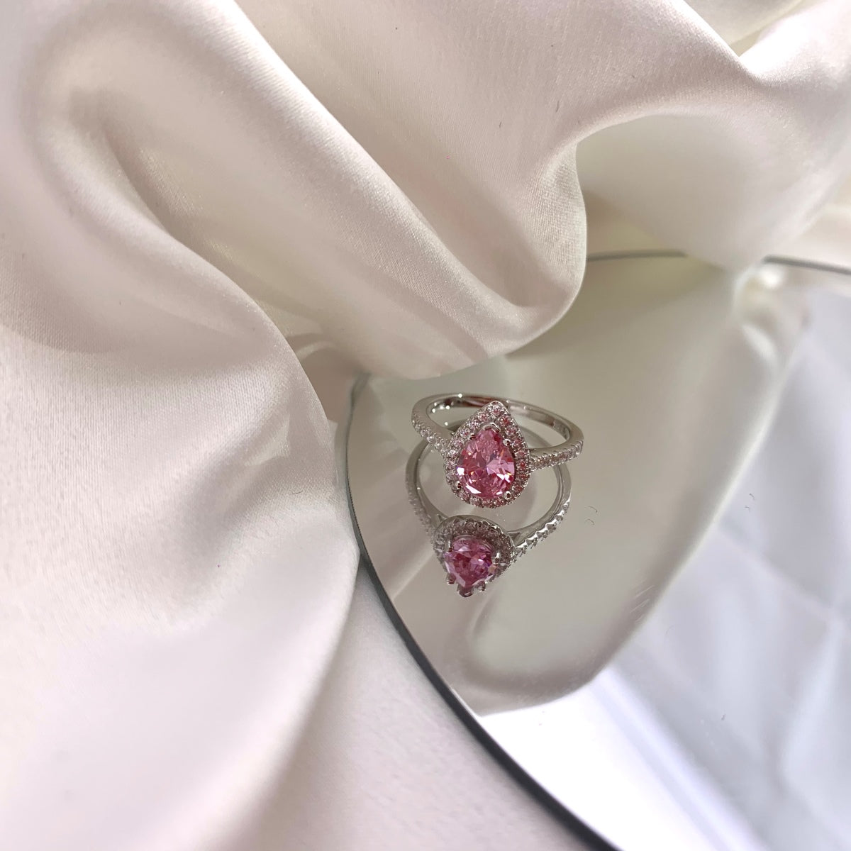 [Love Aura]1.0 Carat Luxurious Resplendent Water Drop Shape Wedding Ring