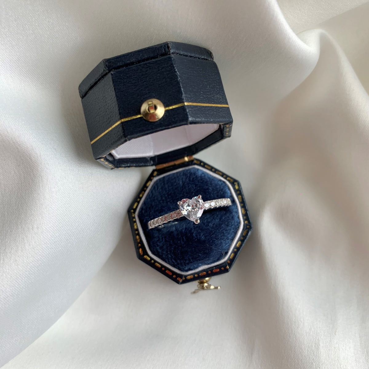 [Love Aura]0.5 Carat CaratEternity Charming Heart Shape Lover Ring