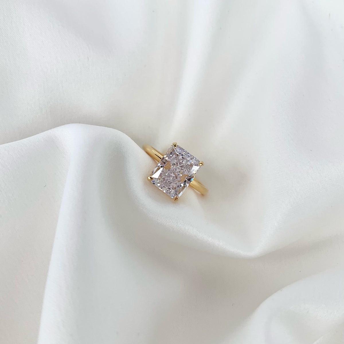 [Love Aura]4.0 Carat Ornate Enchanting Radiand Cut Banquet Ring