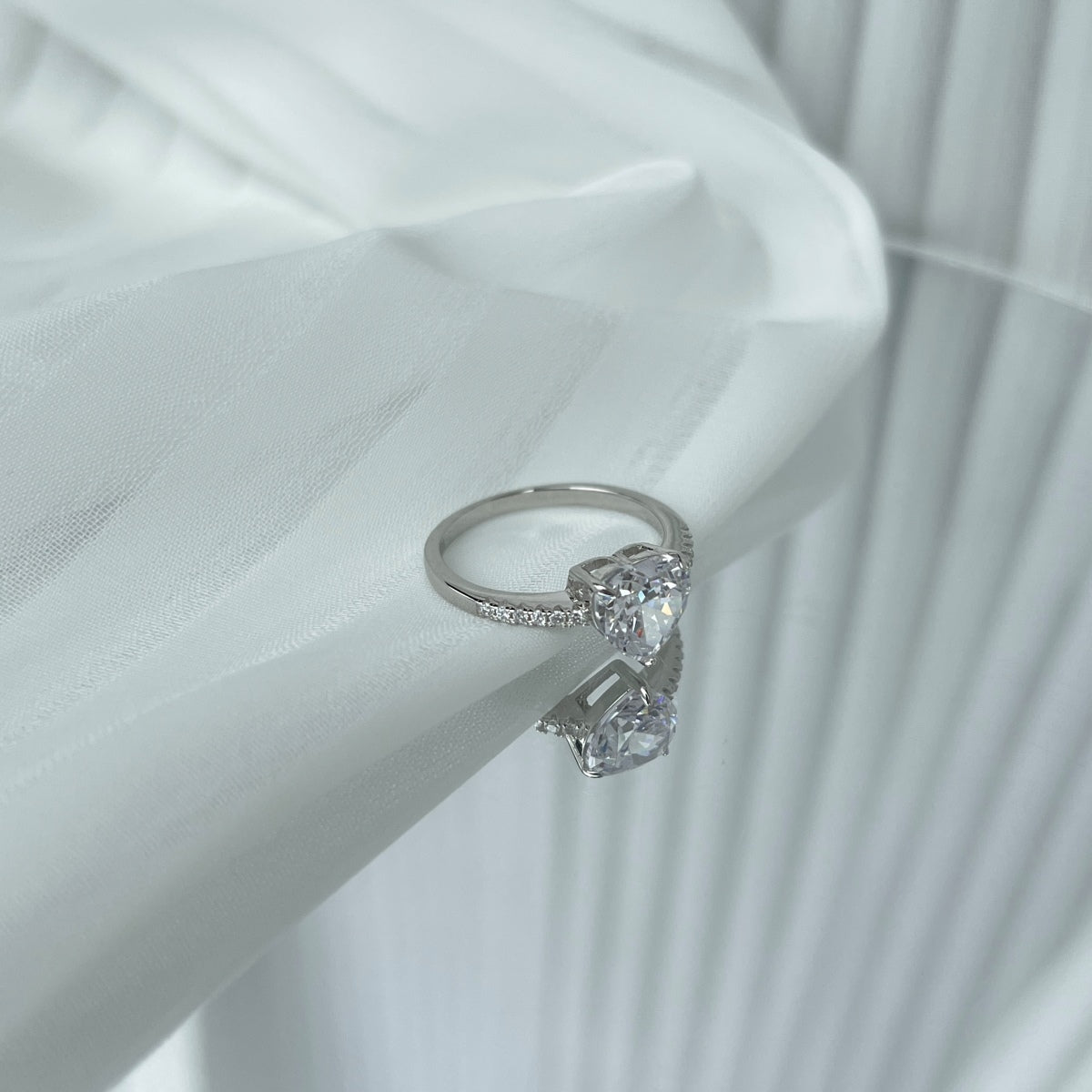 [Love Aura]2.0 Carat Dazzling Lustrous Heart Cut Lover Ring