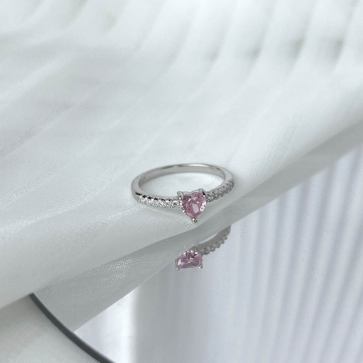 [Love Aura]0.5 Carat CaratEternity Charming Heart Shape Lover Ring