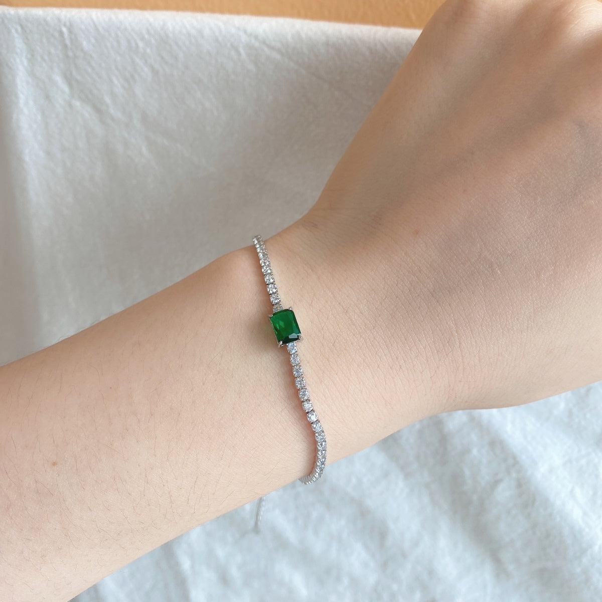 [Love Aura]1.0 Carat Unique Emerald Cut Banquet Bracelet