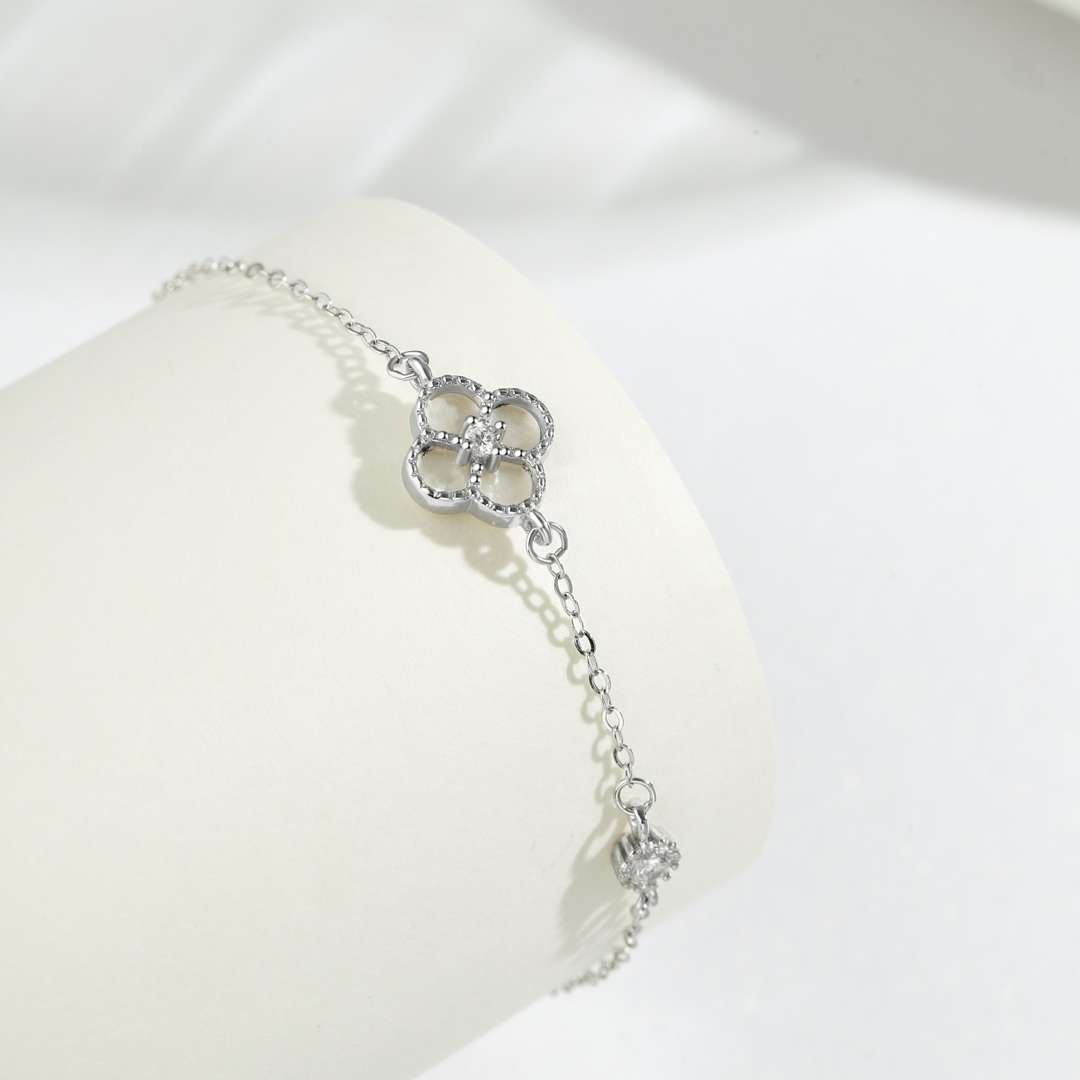 [Love Aura]Delicate Four Leaf Clover Bracelet
