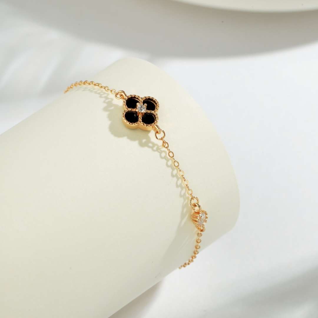 [Love Aura]Delicate Four Leaf Clover Bracelet