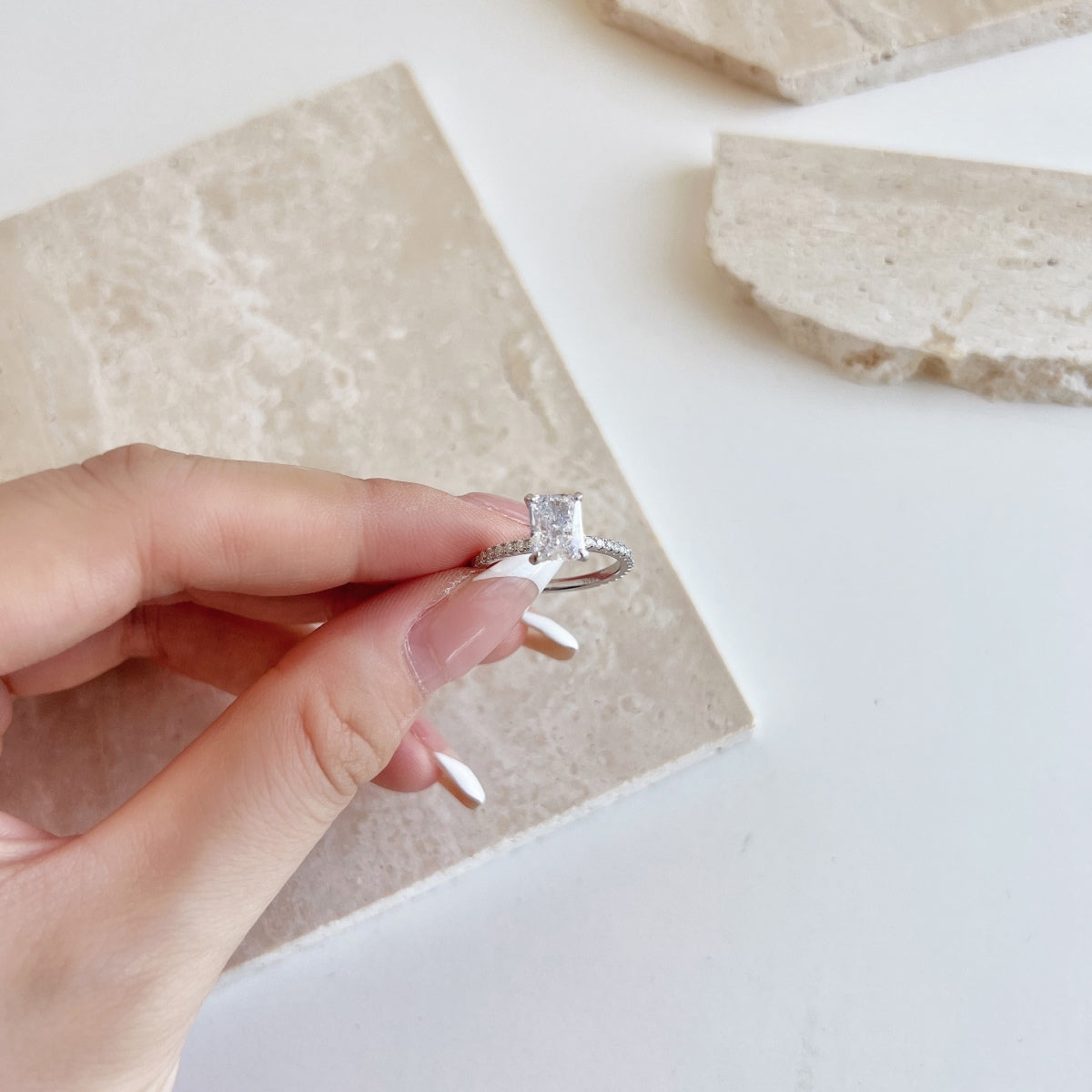 [Love Aura]2.0 Carat Dazzling Sparkling Radiant Cut Party Ring