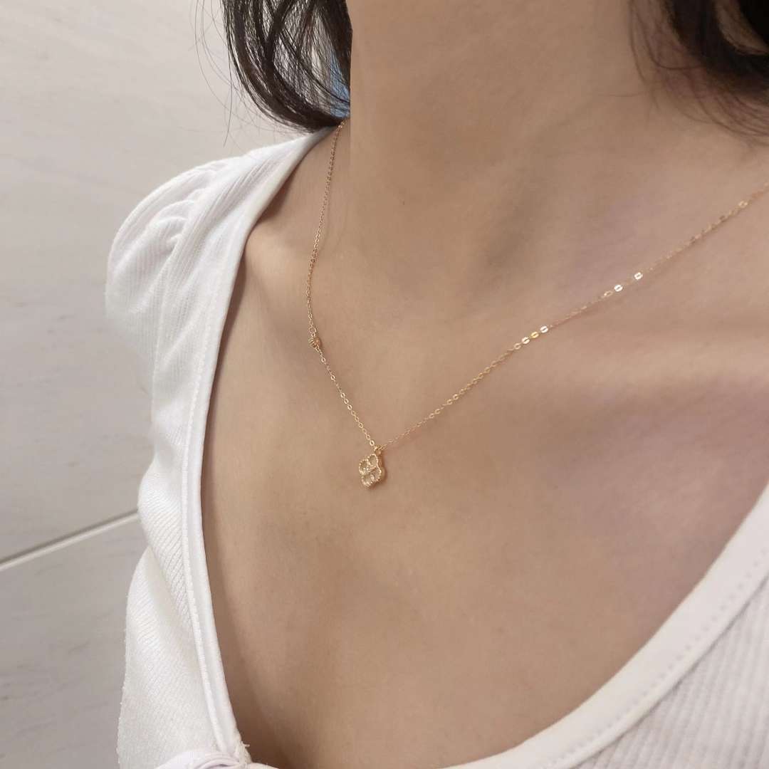 [Love Aura]Delicate Flower Shape Necklace