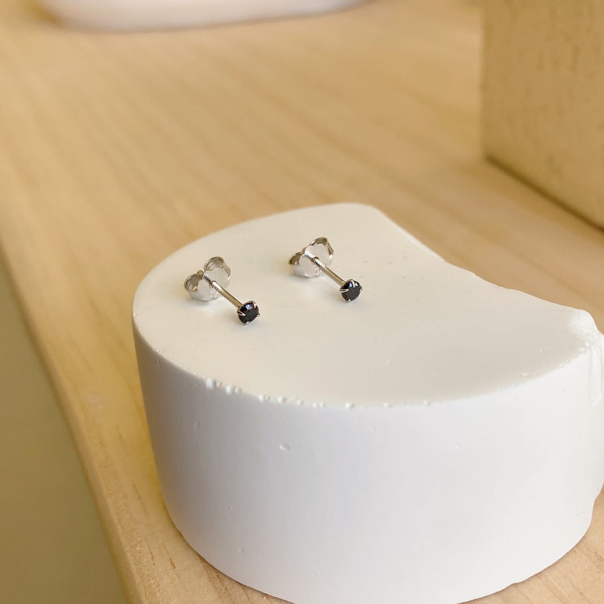 [Love Aura]Delicate Solitaire Earrings