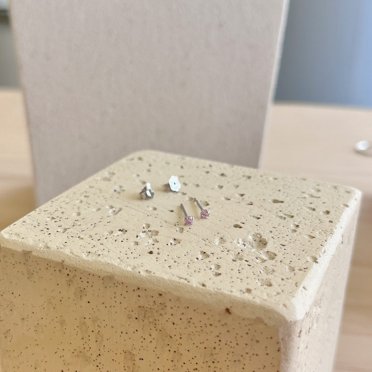 [Love Aura]Delicate Solitaire Earrings