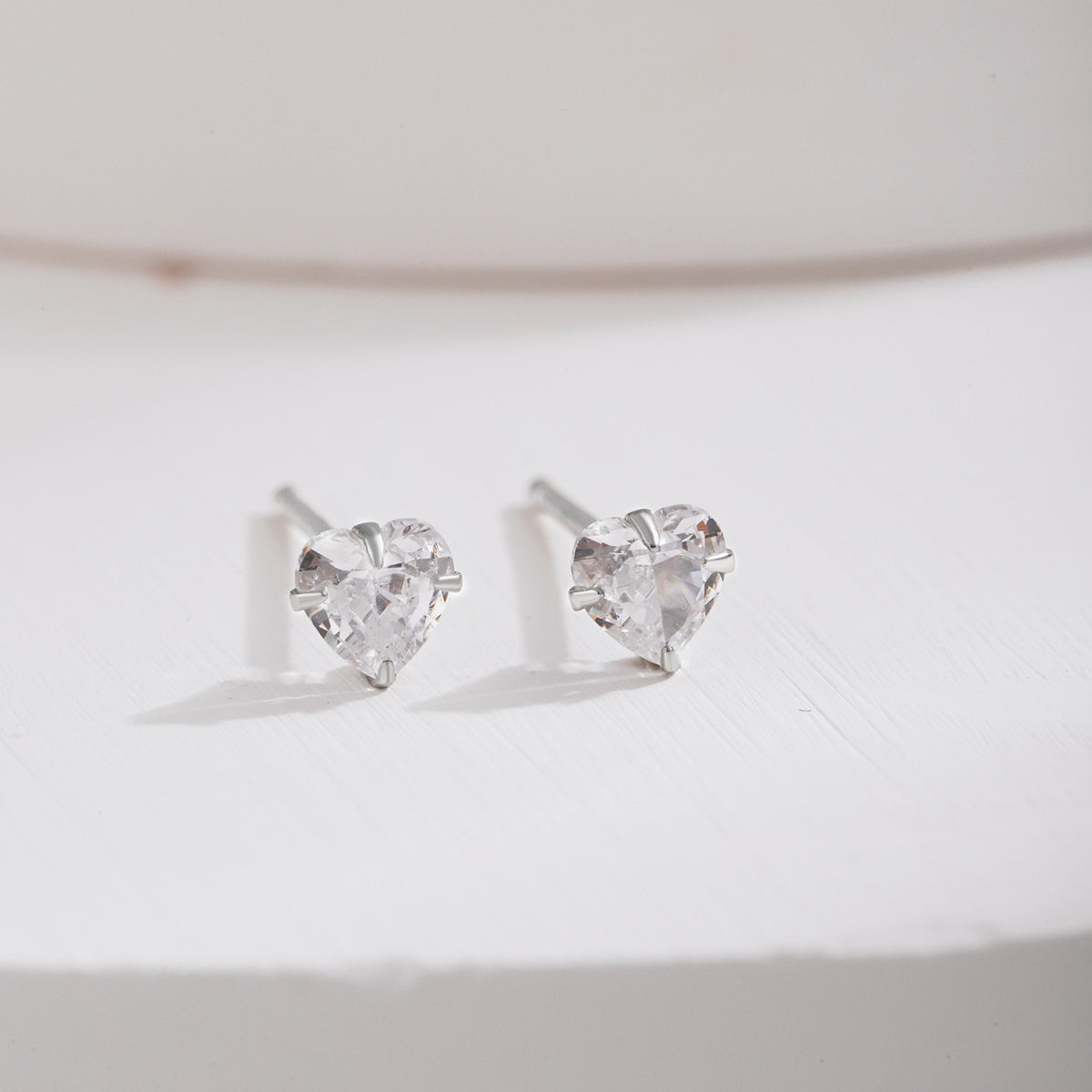 [Love Aura]Sparkling Heart Shaped Simple Earrings