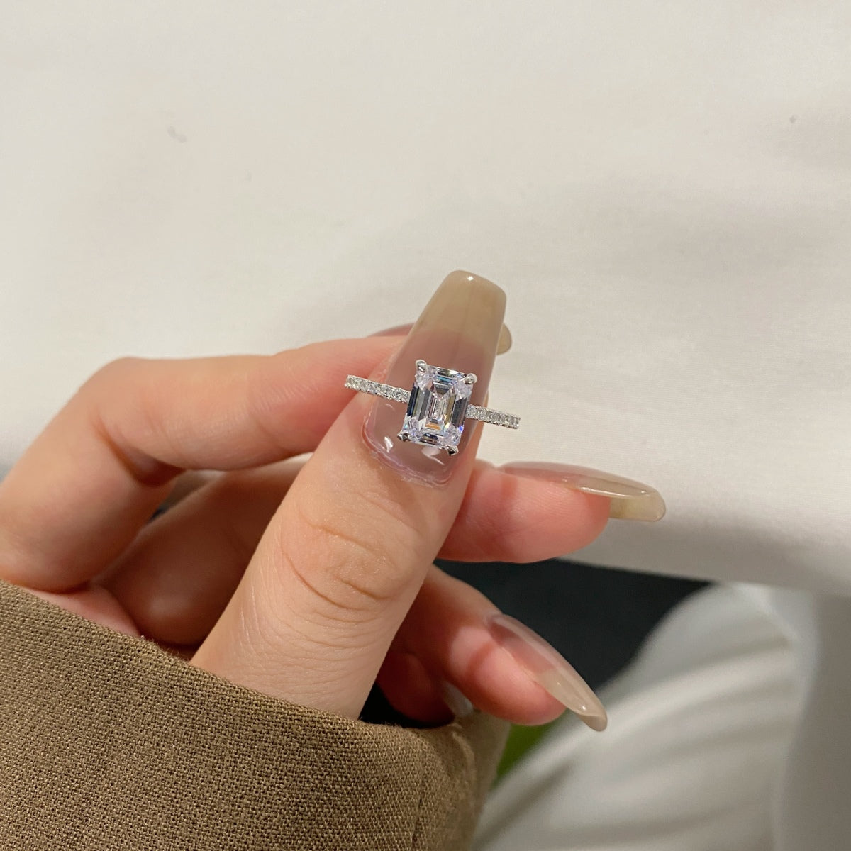 [Love Aura]2.0 Carat Scintillating Ornate Radiant Cut Party Ring