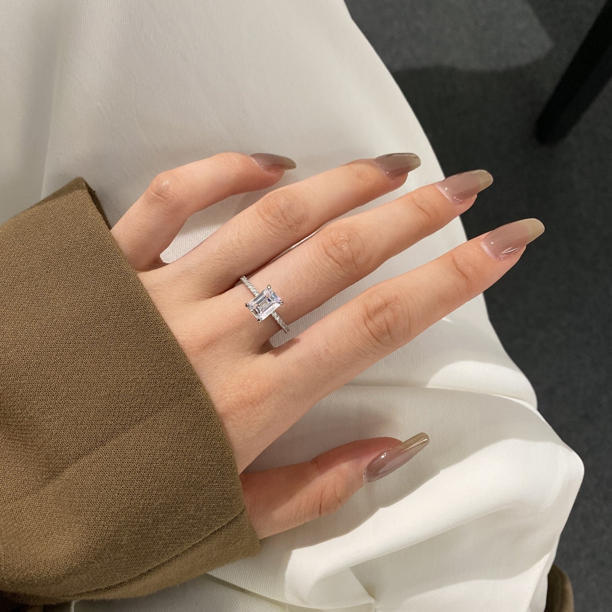 [Love Aura]2.0 Carat Scintillating Ornate Radiant Cut Party Ring