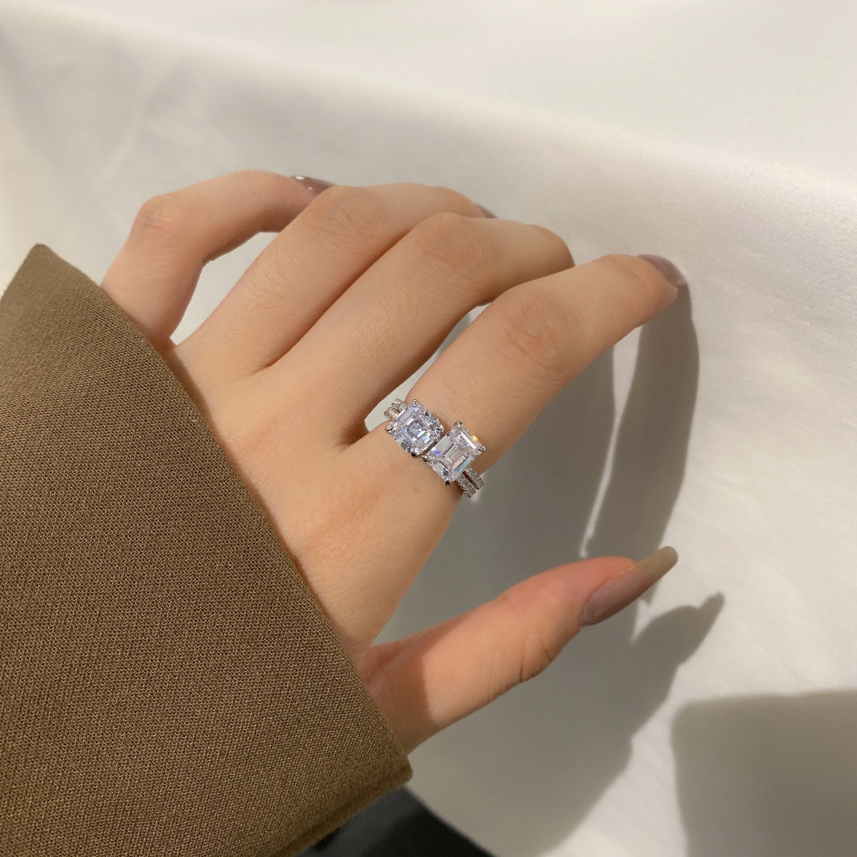 [Love Aura]2.0 Carat Scintillating Ornate Radiant Cut Party Ring