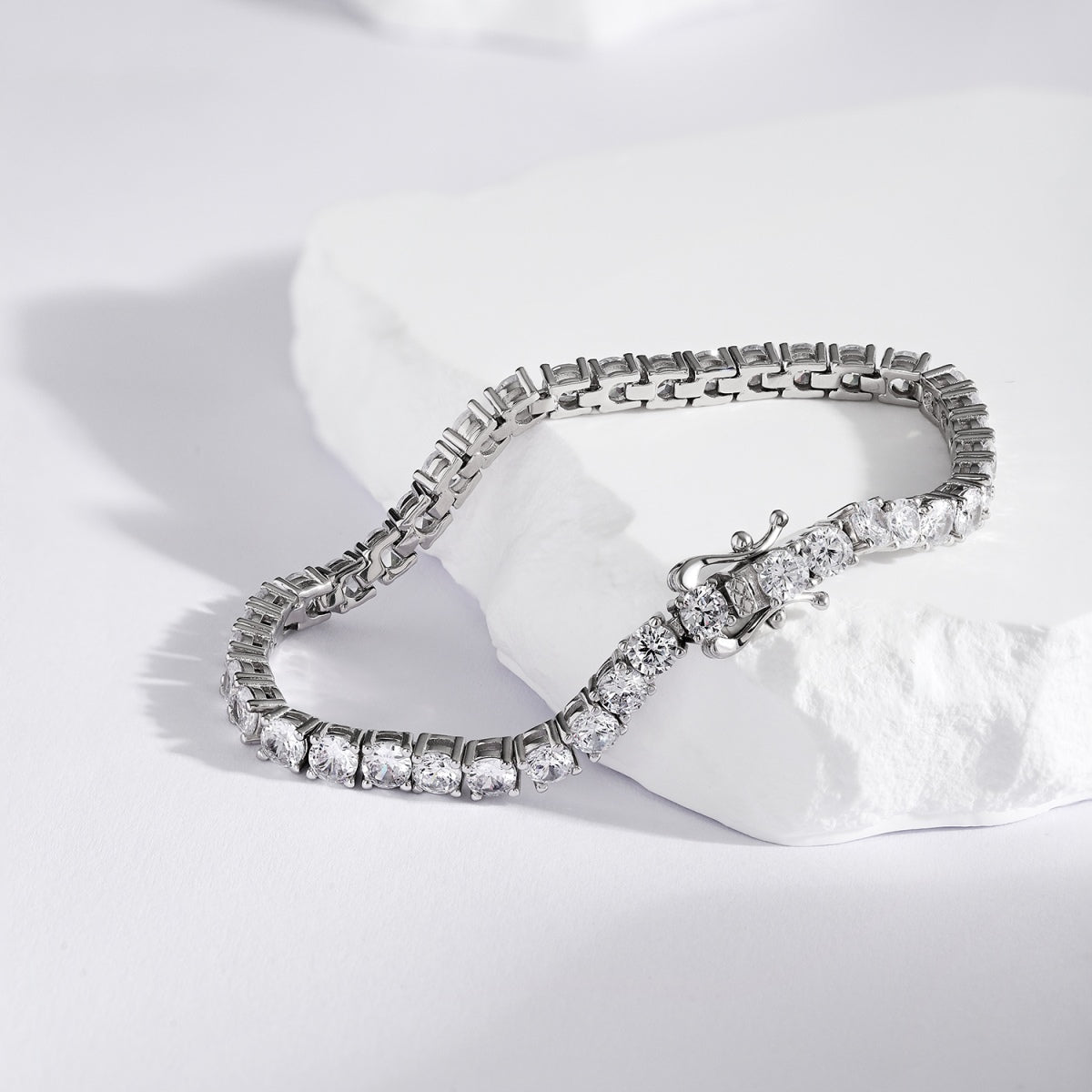 [Love Aura]Luxurious Ornate Round Cut Tennis Bracelet