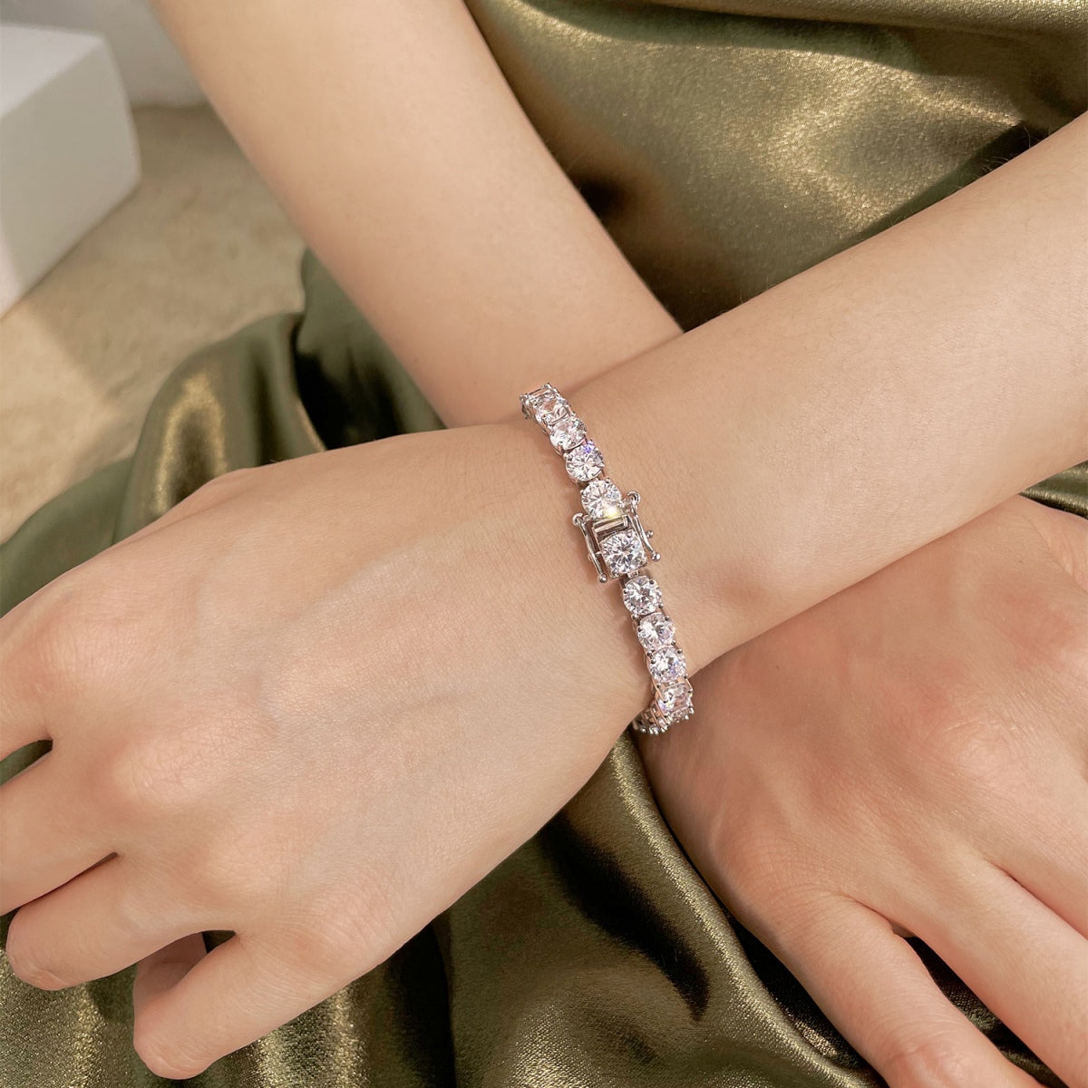 [Love Aura]0.75 Carat Dazzling Round Cut Wedding Bracelet