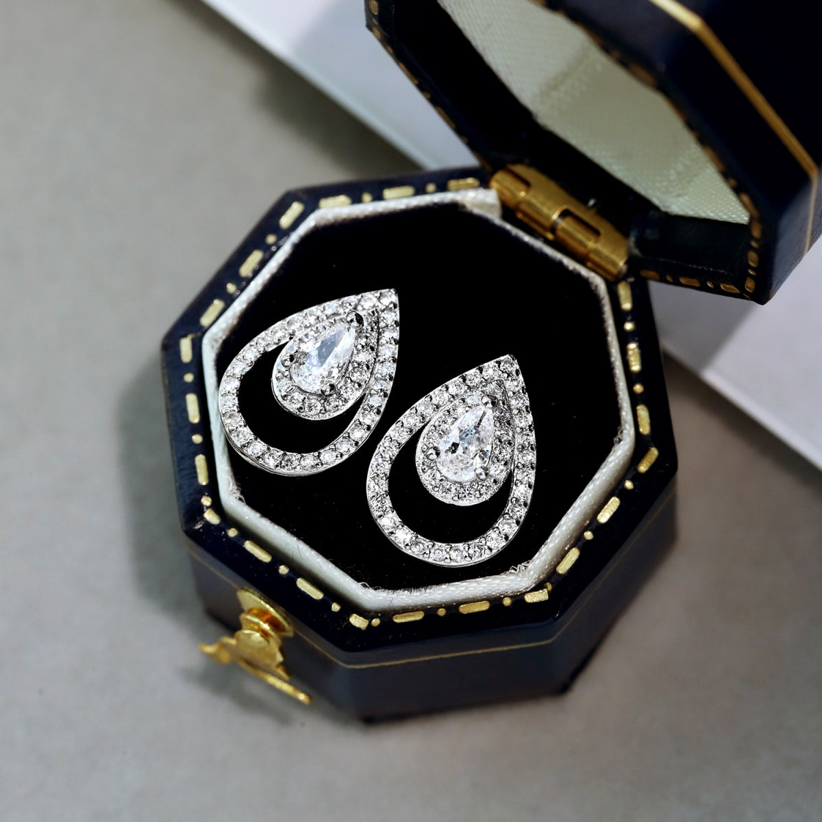 [Love Aura]Sparkling Delicate Water Drop Shape Daily Earrings