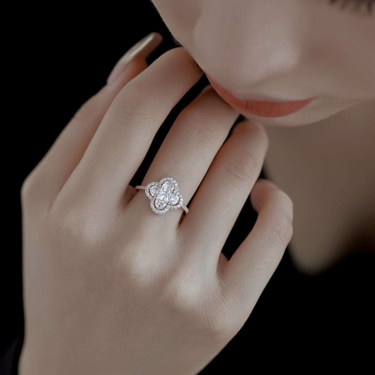 [Love Aura]Luxurious Eternity Flower Shape Banquet Ring