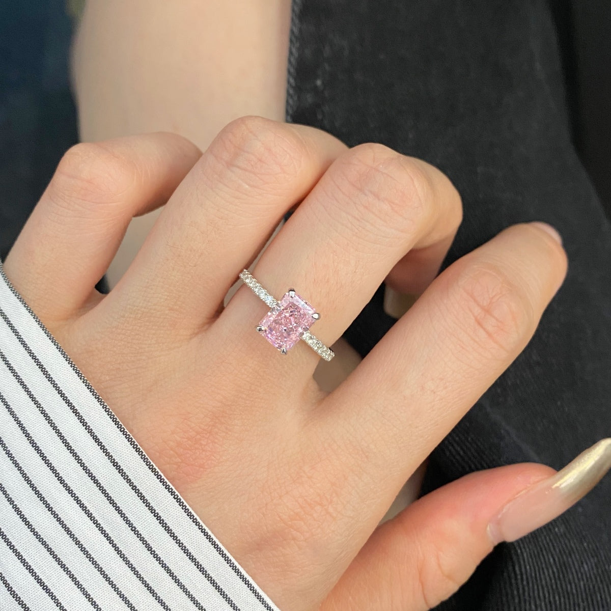 [Love Aura]2.0 Carat Dazzling Sparkling Radiant Cut Party Ring
