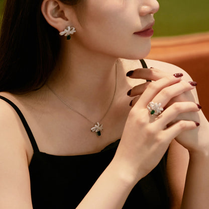 [Love Aura]Luxurious Flower Shape Emerald Cut Necklace