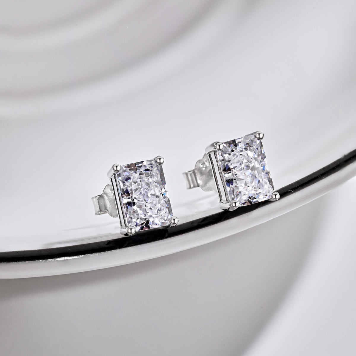 [Love Aura]Radiant Luxurious Princess Cut Daily Earrings