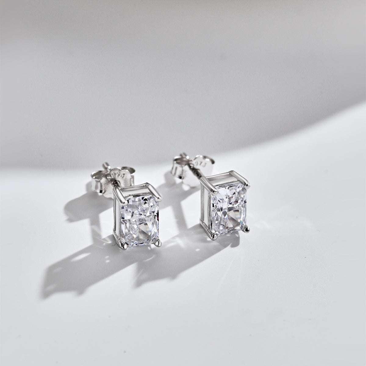 [Love Aura]Radiant Luxurious Princess Cut Daily Earrings