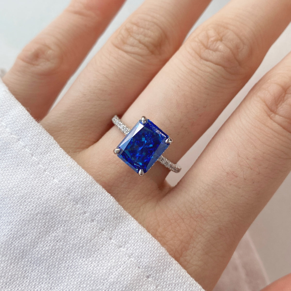 [Love Aura]4.0 Carat Luxurious Engagement Ring